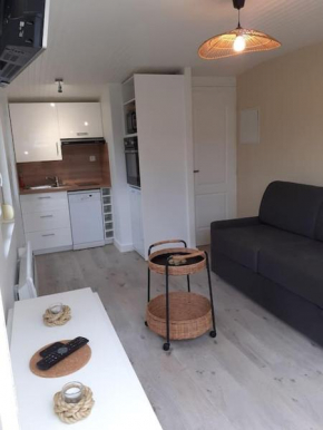 Studio Canapé convertible 2 pers avec jardin et parking clos